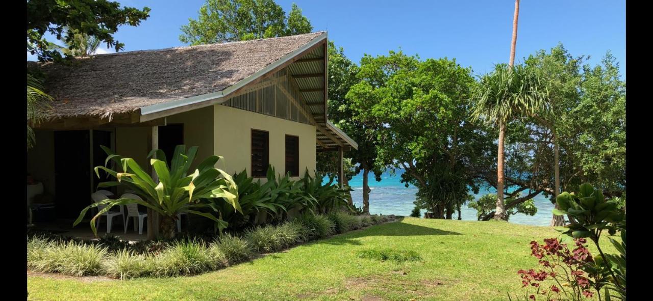 Whispering Palms - Absolute Beachfront Villas Port Vila Exterior photo