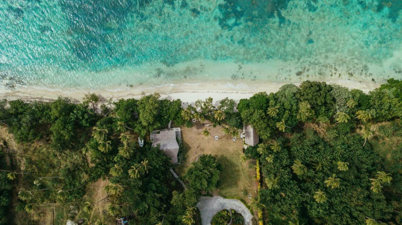 Whispering Palms - Absolute Beachfront Villas Port Vila Exterior photo