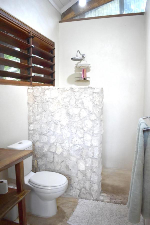Whispering Palms - Absolute Beachfront Villas Port Vila Exterior photo